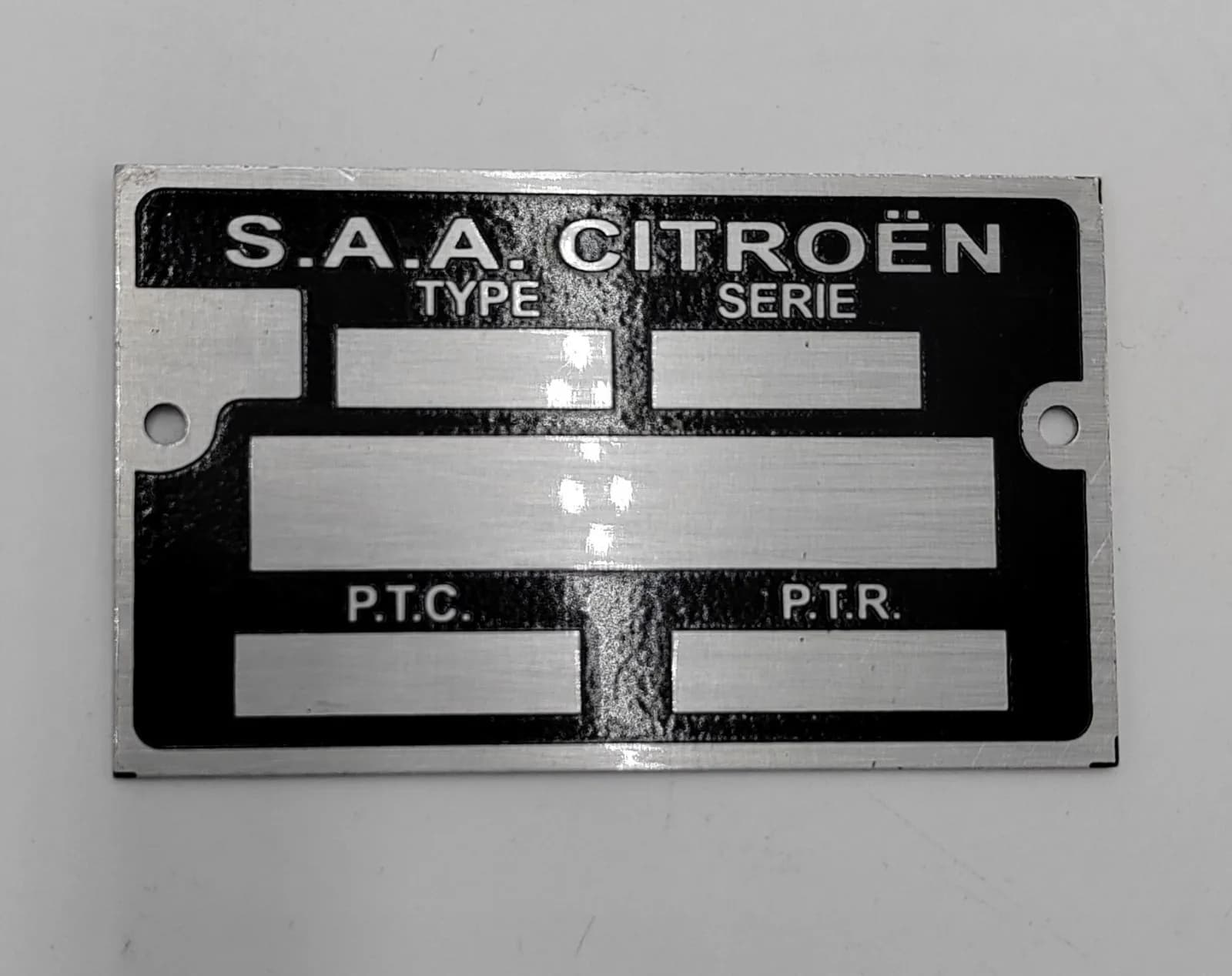 PLAQUE CONSTRUCTEUR CITROEN AVEC OREILLE VIERGE POUR MEHARI DYANE 2CVDS...