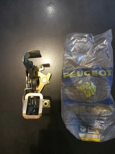 Peugeot 505 Front Door Lock, Right-Hand Side — view 3