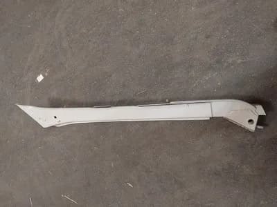 Longeron Assemblé Peugeot 404 Avant Côté Droit — Ansicht 2