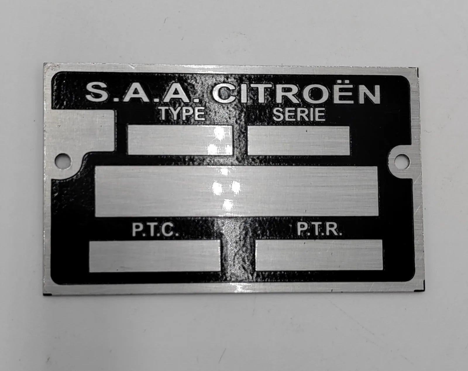 PLACA CONSTRUCTORA CITROEN CON OREJA VIRGEN PARA MEHARI DYANE 2CVDS...