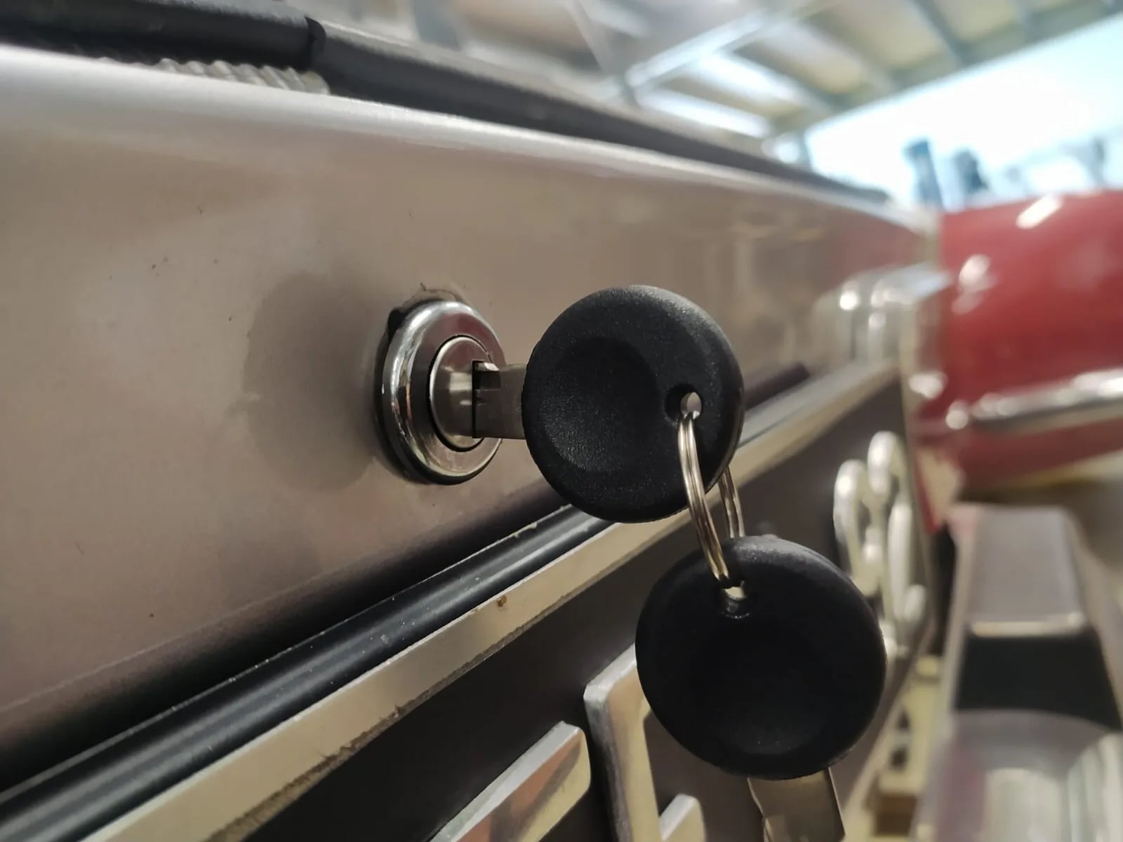 Cilindro Cofre Traseiro 504 Peugeot Coupé E Cabriolet — vista 3