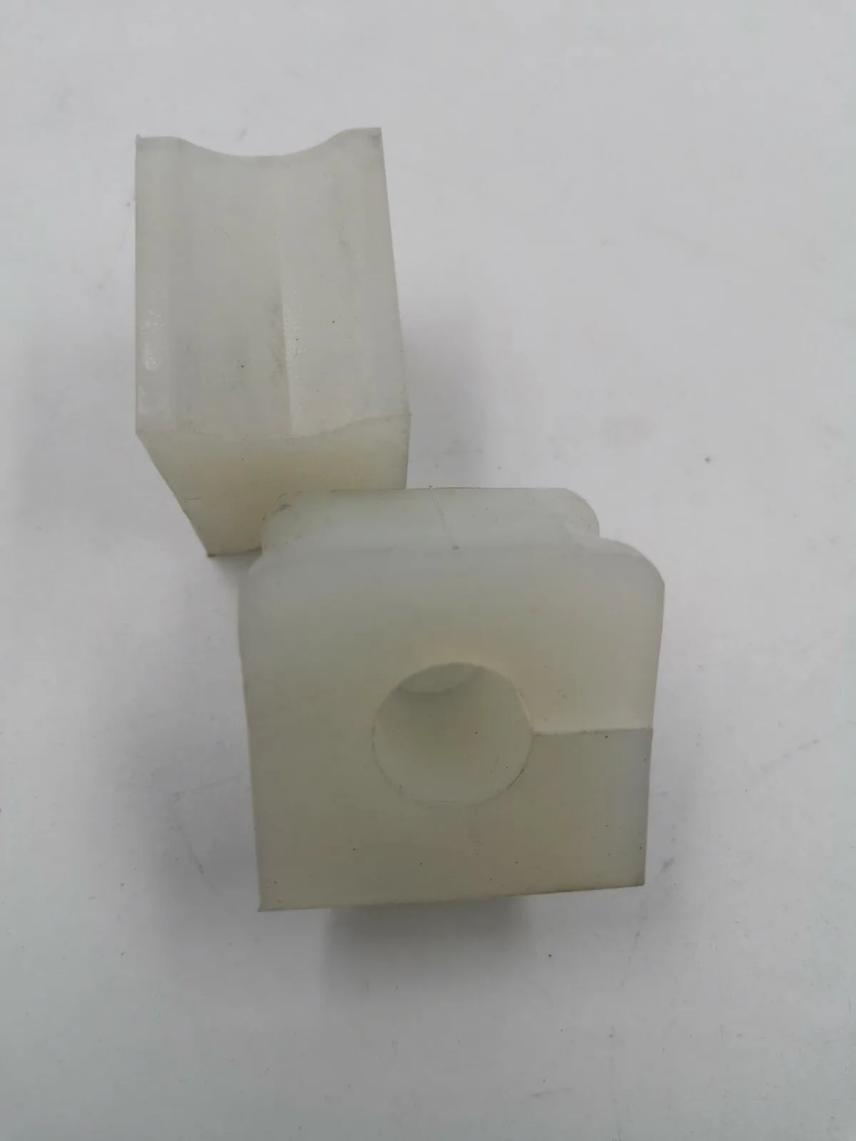 Par de silentblocks de barra estabilizadora Peugeot 204 y 304 diámetro 16 mm