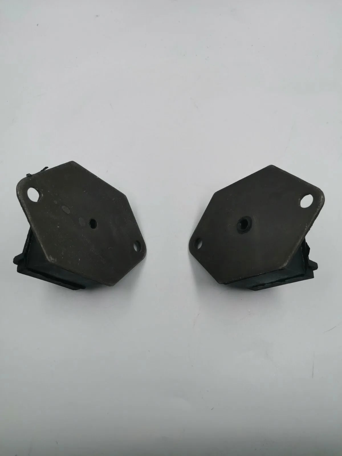 Pair (2) Engine Mounts Peugeot 504 — view 2