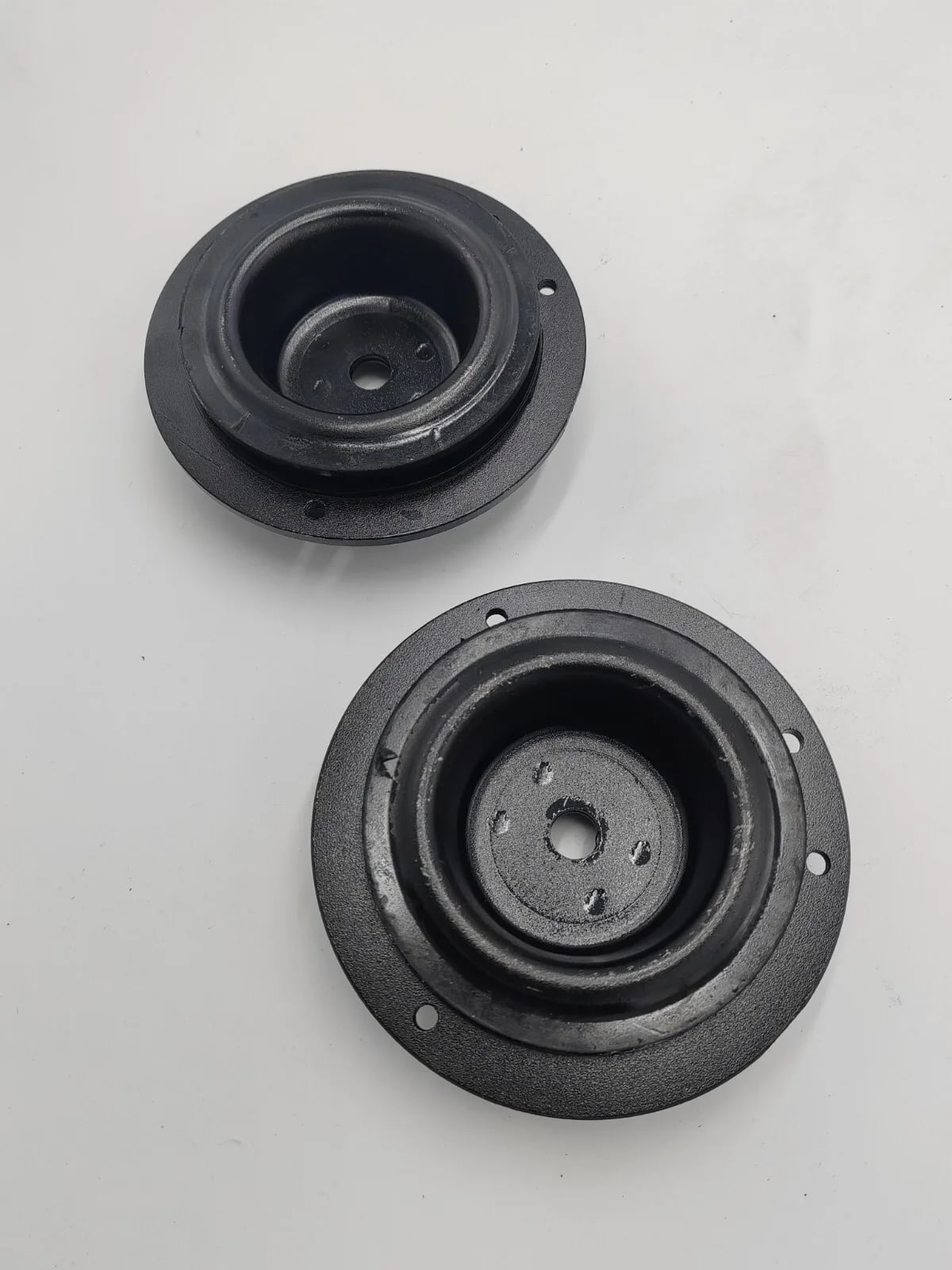 Pair (2) Front Shock Absorber Mounts Peugeot 204 and 304 — view 2